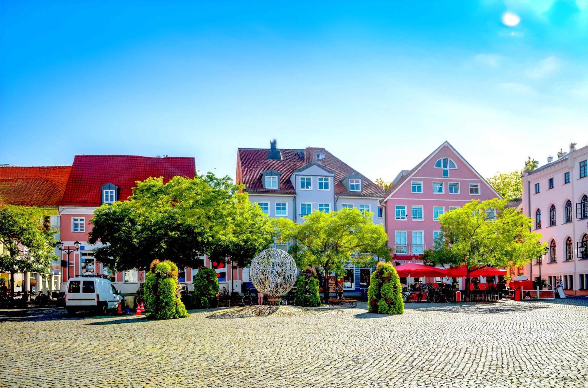 Mueritzwind In Der Warener Altstadt Варен Екстериор снимка